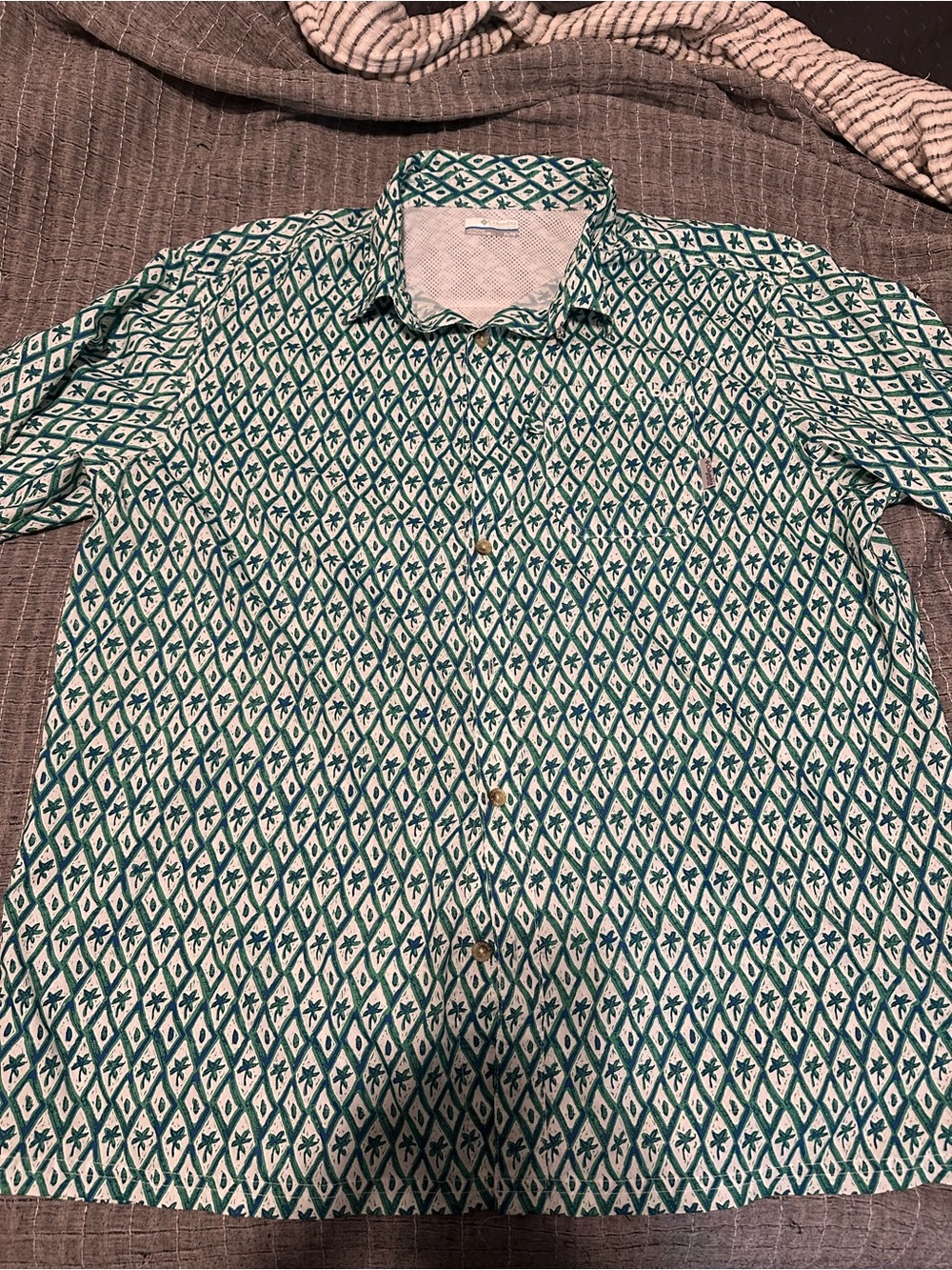 Columbia Green and White Geometric Short-Sleeve Button-Down Shirt